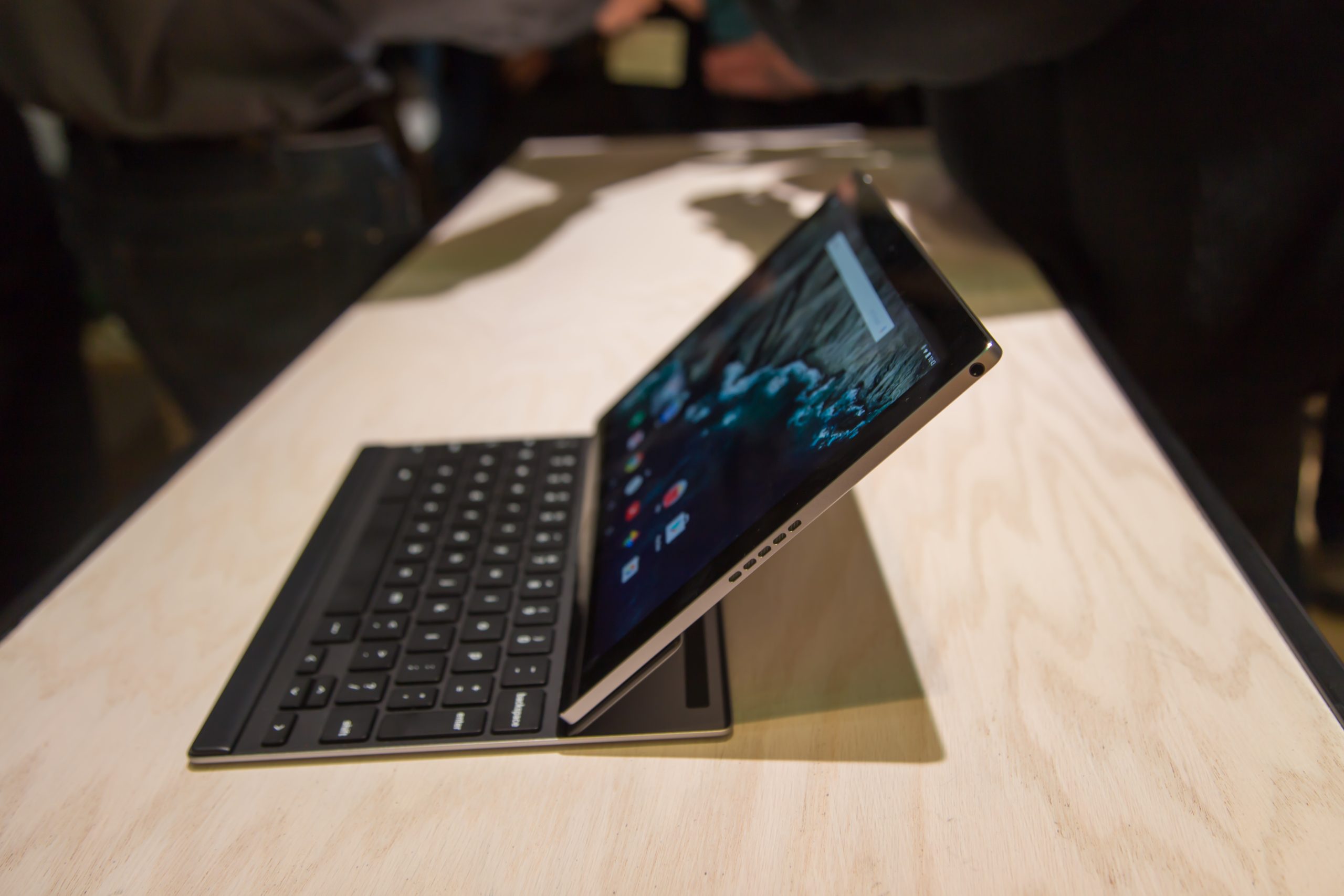 Google Pixel C hands-on: A well-built but clunky convertible Android ...