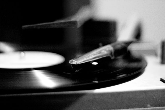 Vinyl earns British music labels more money than YouTube, says BPI boss