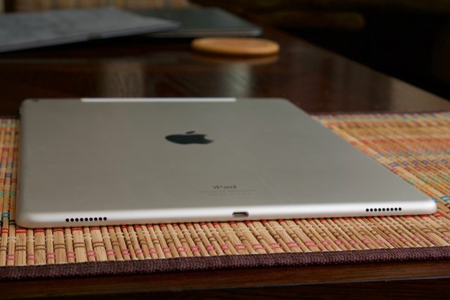 Apple sneaks a USB  Lightning port into the iPad Pro | Ars  Technica