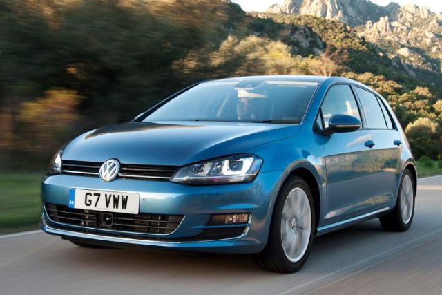 Volkswagen says 800,000 European cars have false CO2 emissions levels too