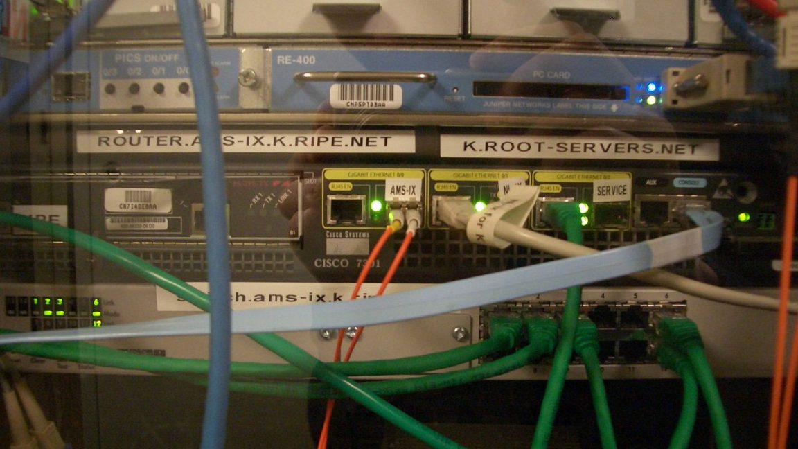Internet Rood System Attack floods Internet root servers with 5 million queries a second ...