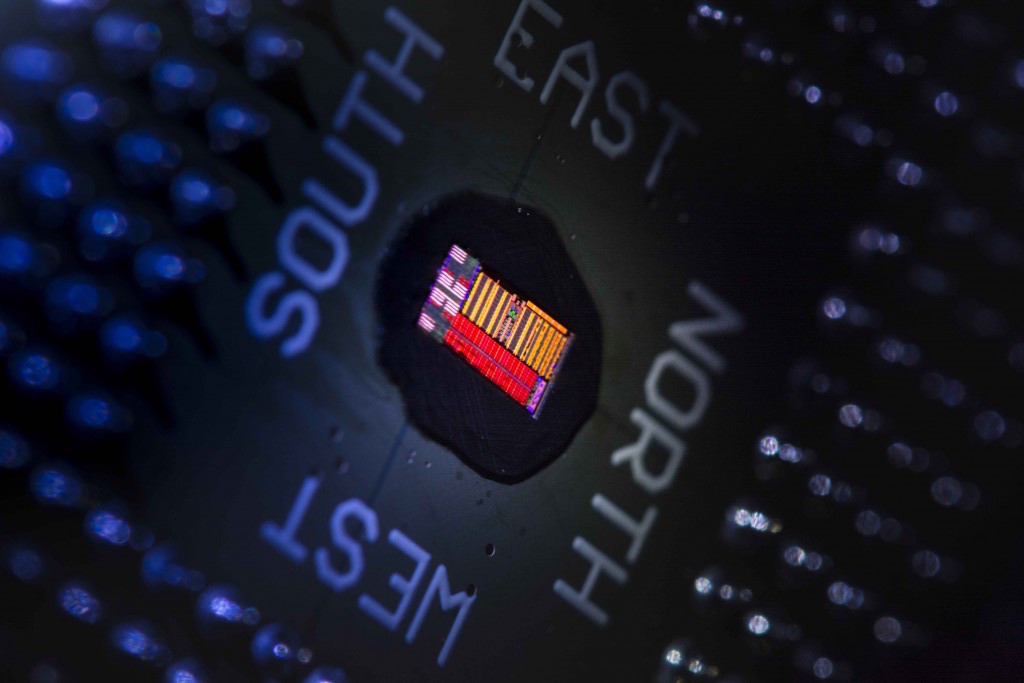 Progress! New CMOS chip can process both light and electricity - Ars ...