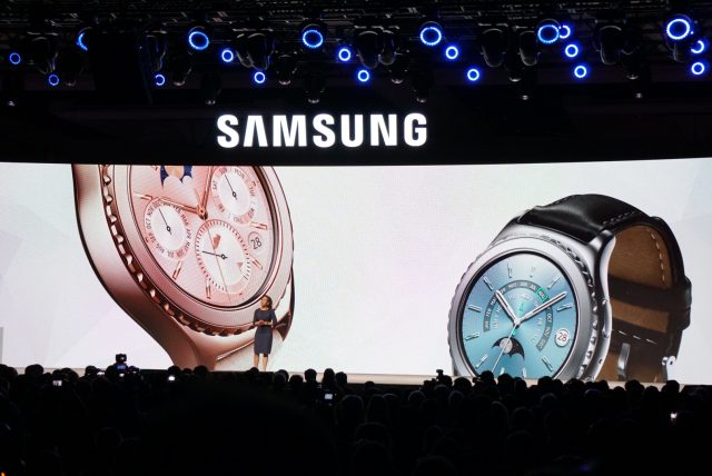 Samsung reveals luxury Gear S2 Classics brings iOS support to