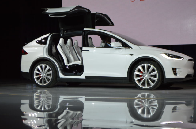 Tesla x outlet falcon wings