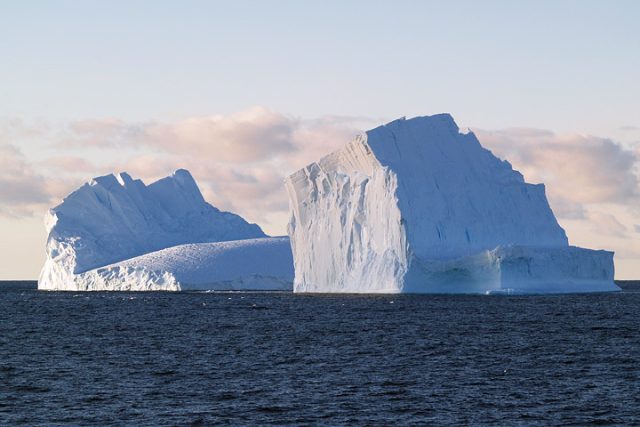 Giant icebergs help the Southern Ocean soak up carbon | Ars Technica