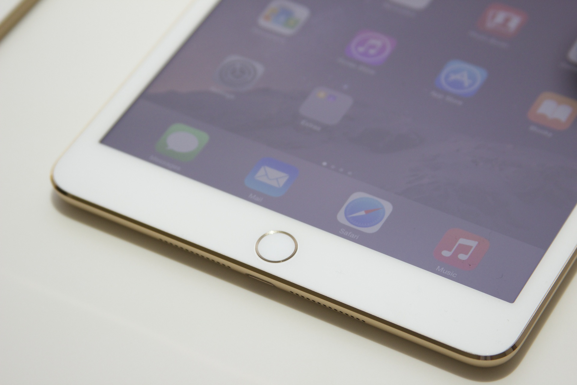 Report Apple To Reveal Smaller Iphone And New Ipad Air The Week Of March 21 Updated Ars Technica