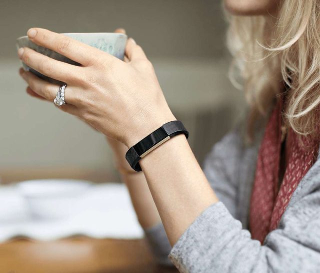 fitbit that looks like a bracelet