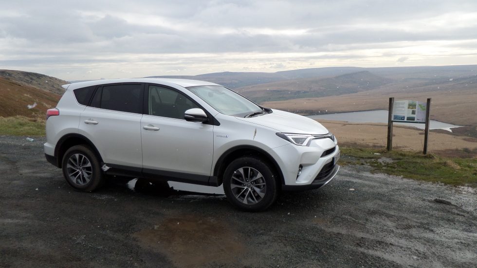 Zeeslak Ijdelheid Wiskunde Toyota RAV4 review: Disappointing economy, stodgy handling, and forgettable  looks | Ars Technica