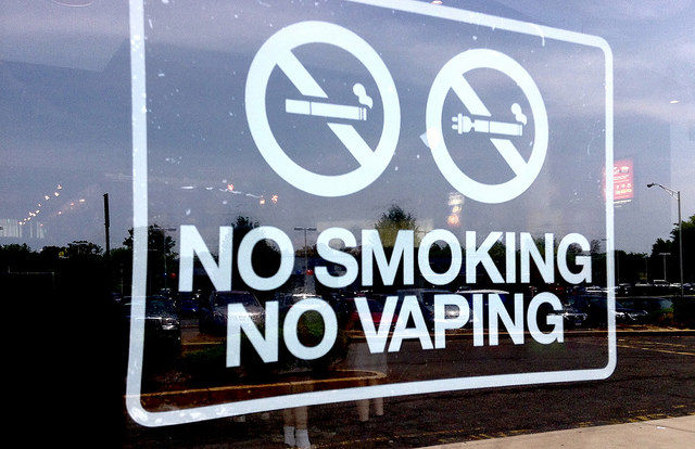 US bans vaping on commercial airline flights