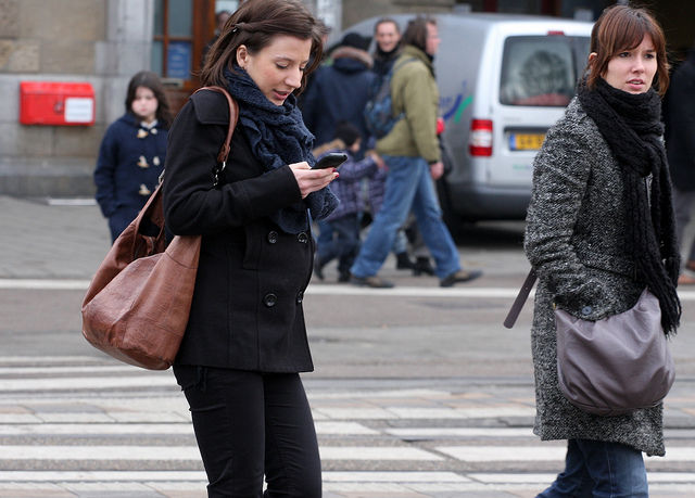 State Lawmaker Seeks To Ban Texting While Walking Ars Technica 