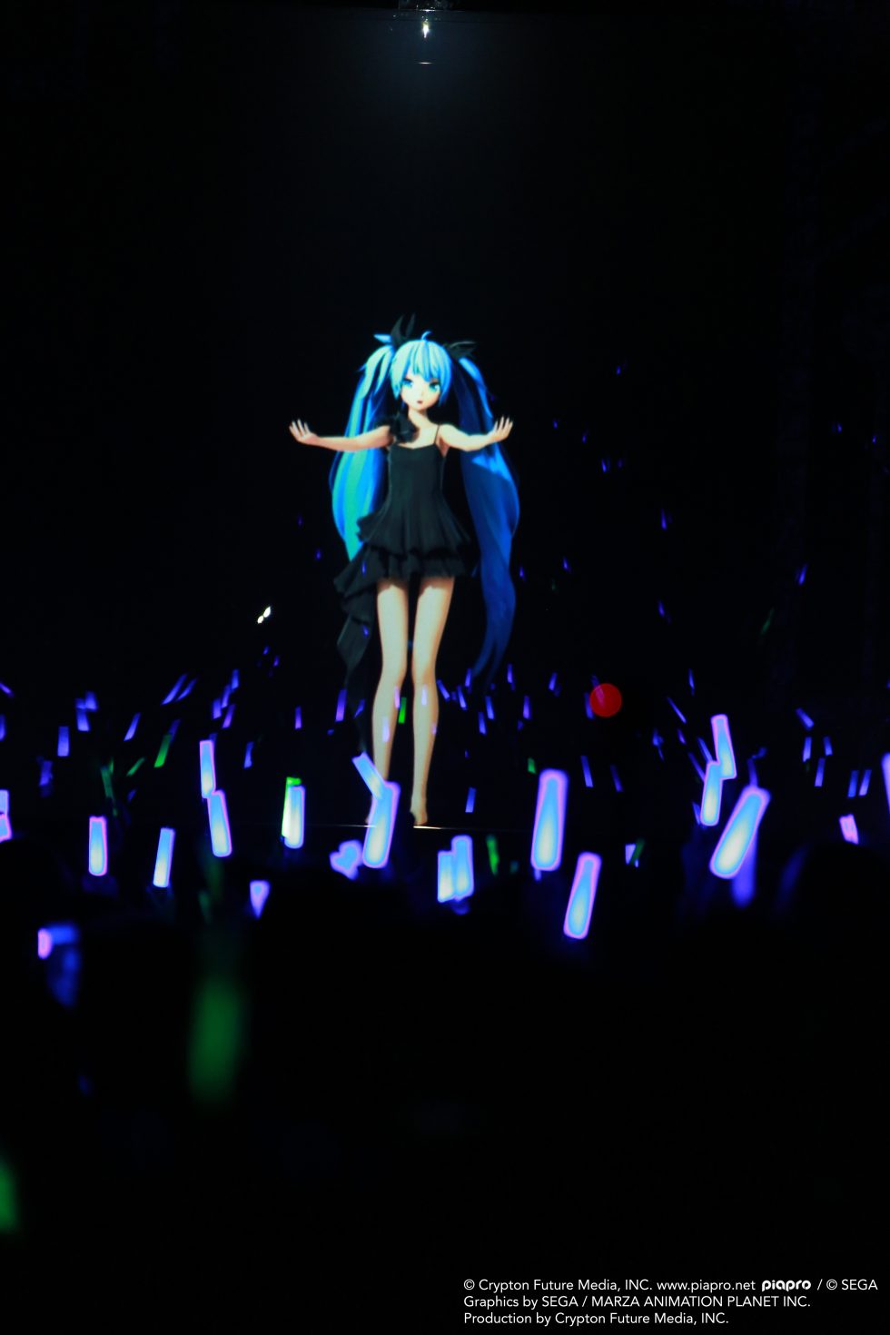 Review: Japanese hologram pop star Hatsune Miku tours North America ...