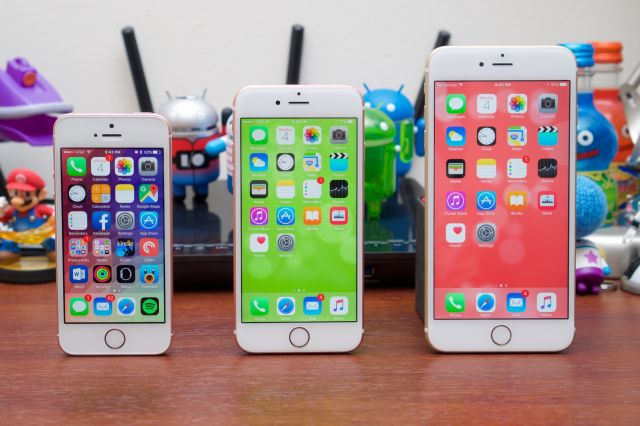 Modern iPhones in three sizes.