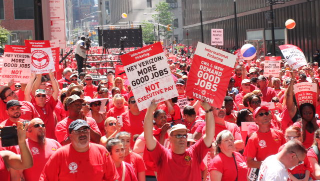 Verizon workers rallying in July 2015, just before their contract expired.