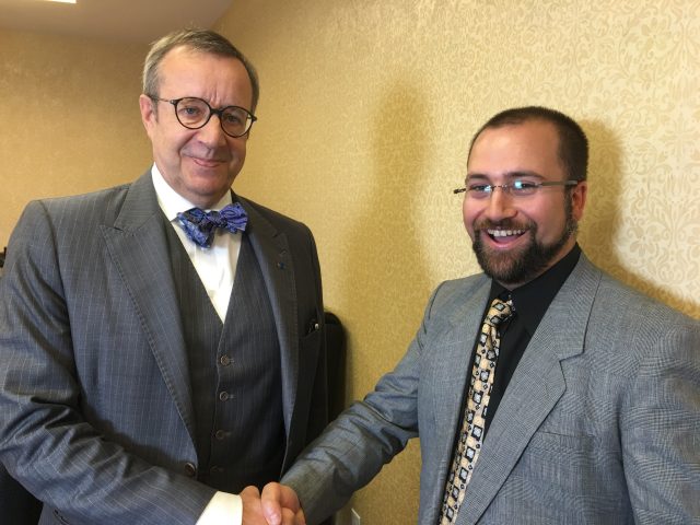 Estonia President Toomas Hendrik Ilves (left), with Ars editor Cyrus Farivar.