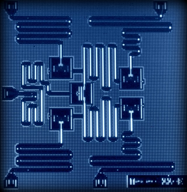 An image of the IBM quantum computer showing five qubits.