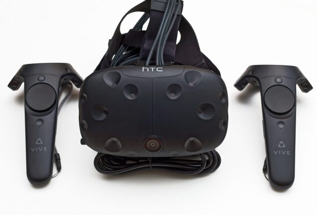 Which is better oculus rift or htc hot sale vive