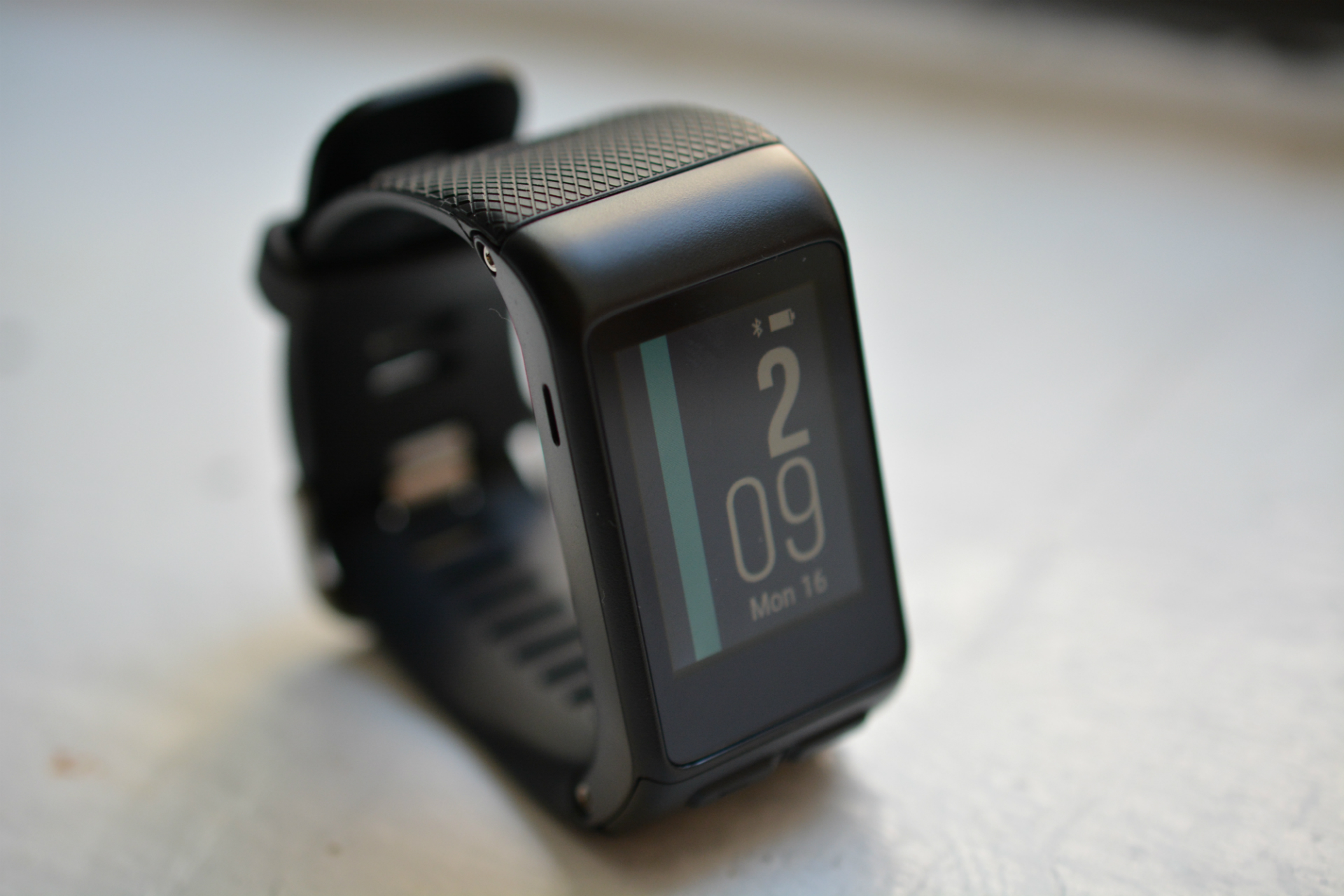 Review: Garmin's Vivoactive HR is more hardcore than Fitbit's