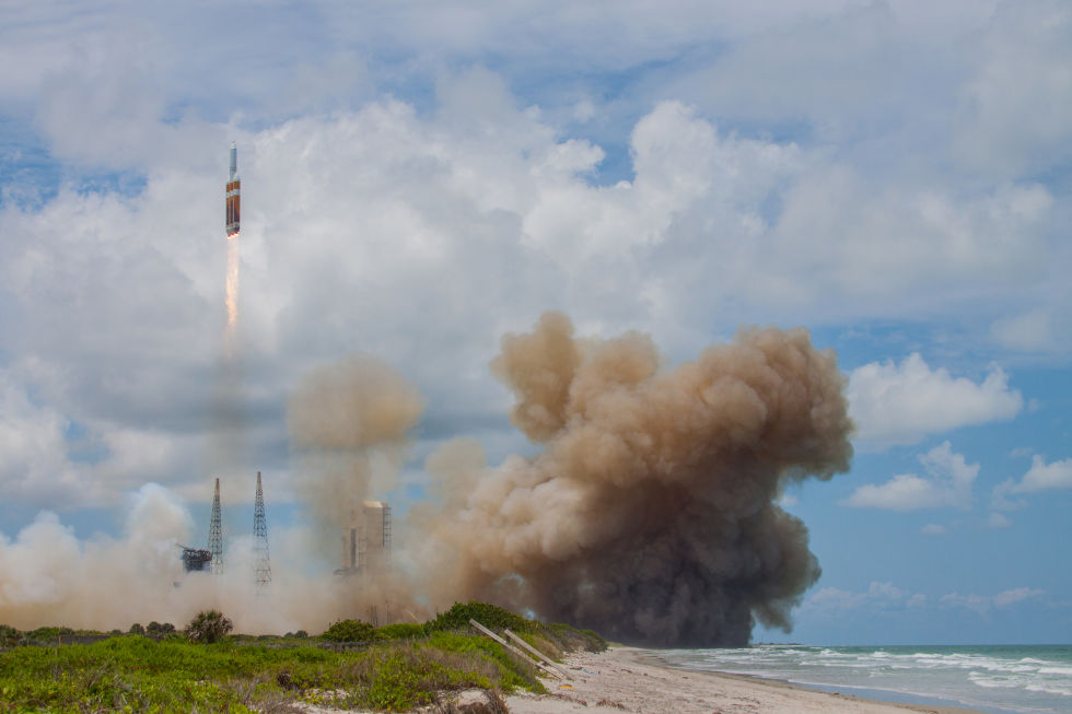 Tras la retirada del transbordador espacial, la ULA dispuso del cohete más potente del mundo, el Delta IV Heavy.  Es un lanzamiento precioso, como se puede ver en estas imágenes de junio de 2016.