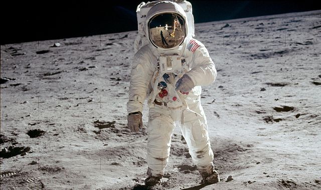 640px-Aldrin_Apollo_11_crop-640x379.jpg