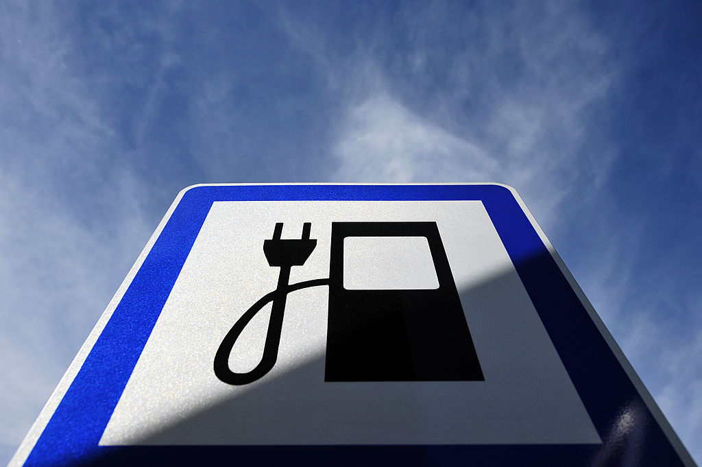 The White House hits the accelerator pedal to increase electric vehicle ...
