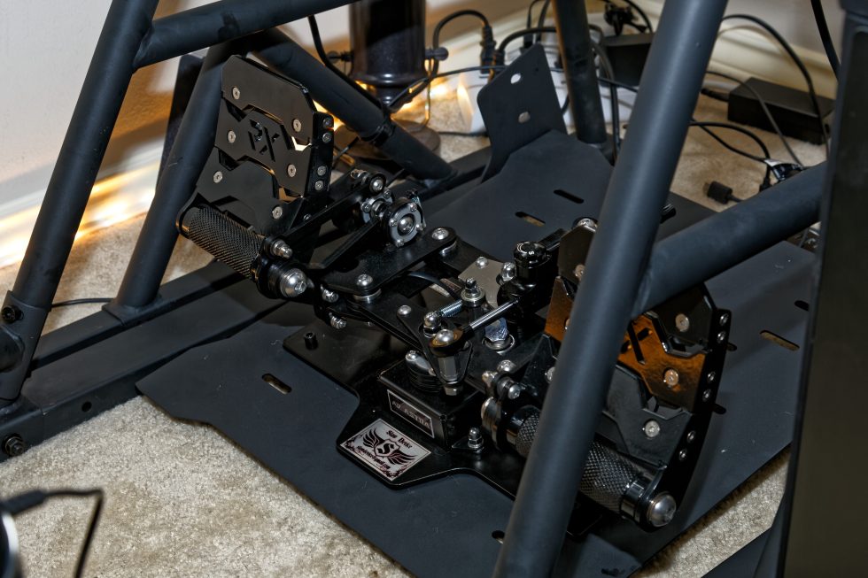 The RX Viper pedals do indeed fit on the pedal plate of an Obutto R3volution. Also, I bought an Obutto R3volution, so look for a review of that soon.