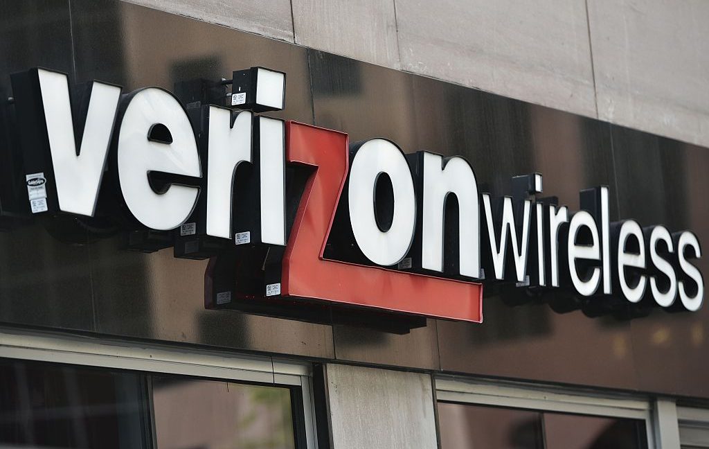Verizon raises upgrade fee to “cover increased cost”—but its costs
