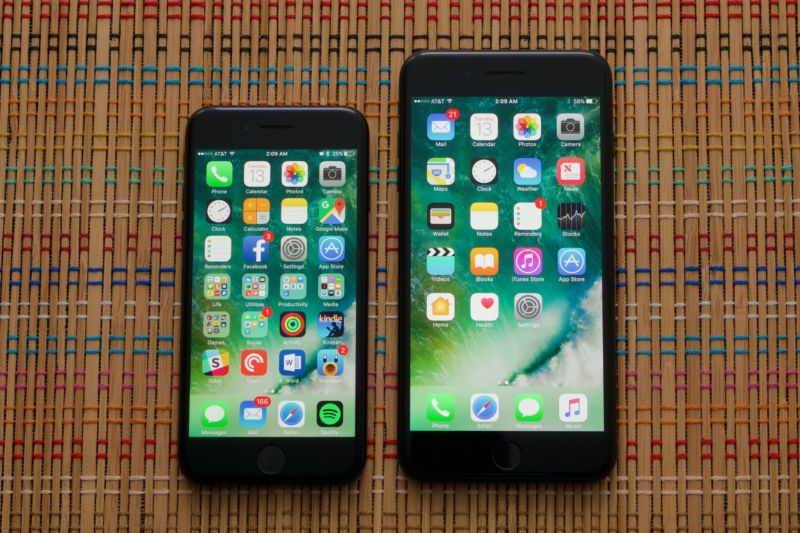 The iPhone 7 and iPhone 7 Plus.