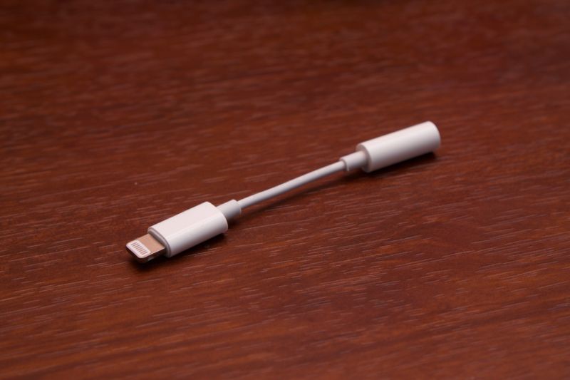 Iphone discount earbud dongle