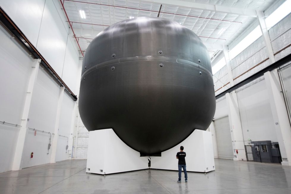 The "big" composite tank used to contain pressurized liquid oxygen that Musk revealed Tuesday.