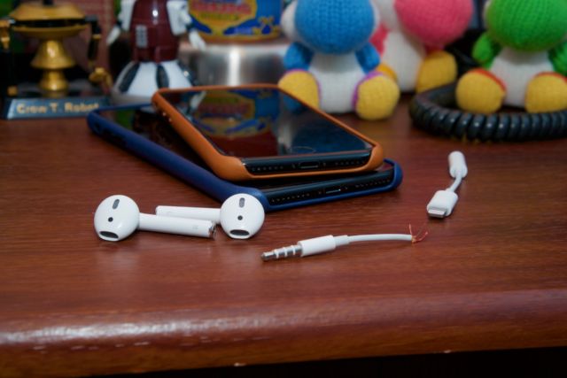 Is iphone 7 discount compatible with airpods