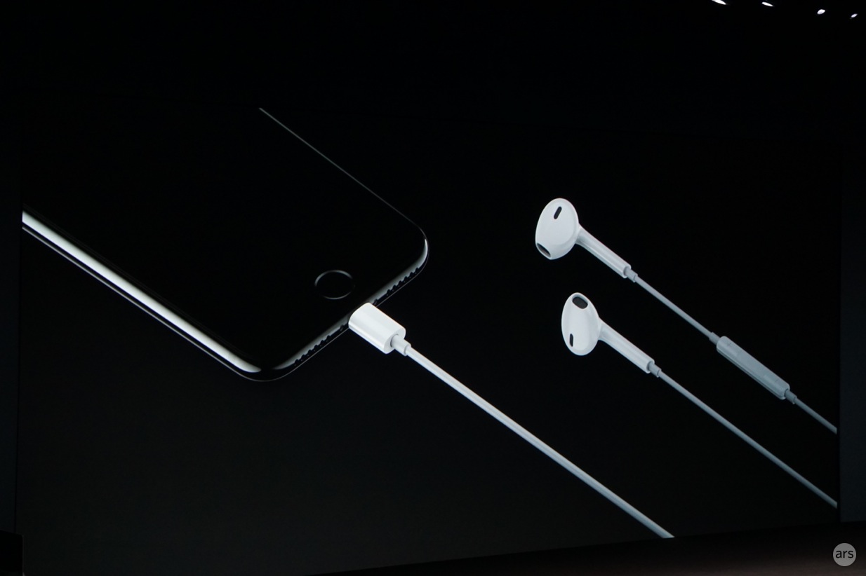 Apple introduces iPhone 7 ($649), iPhone 7 Plus ($769), and