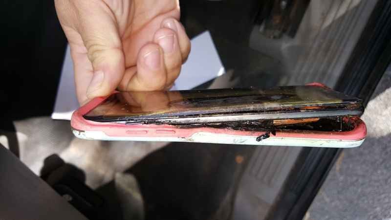 Replacement Samsung Galaxy Note 7 phone catches fire on Southwest plane -  The Verge