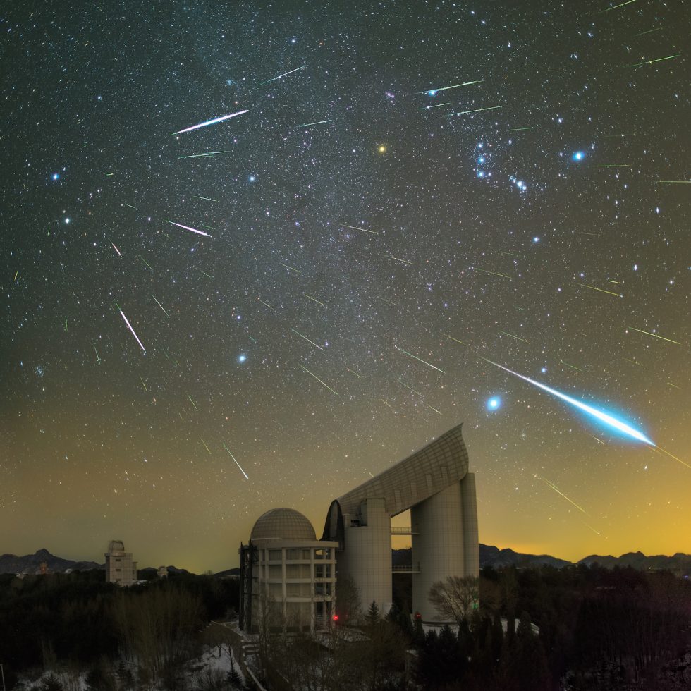 Geminids-over-the-LAMOST-Telescope-%C2%A