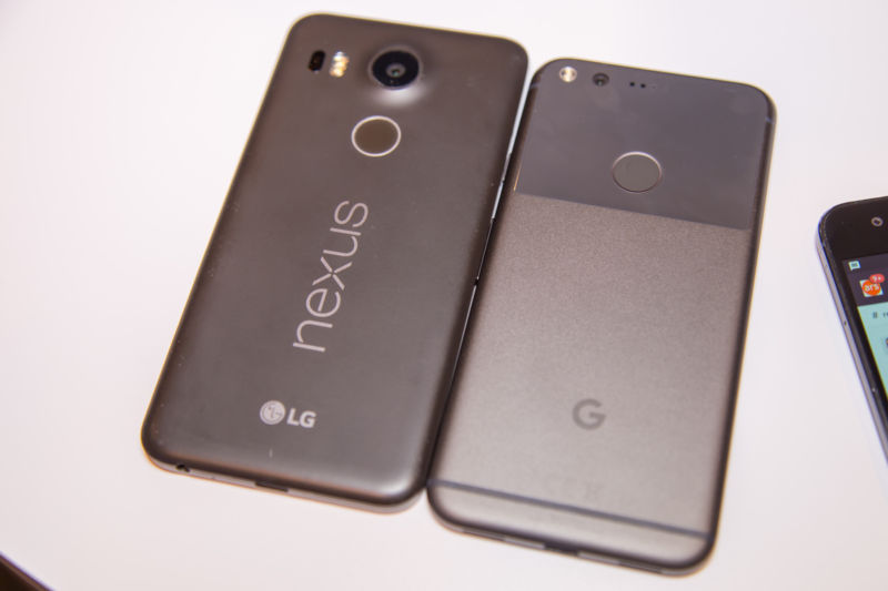 Left: The $379 Nexus 5X, Right: The $649 Pixel. 