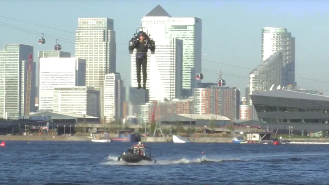 Jetpack stunt over London showcases jet fuel-powered gear - Ars Technica