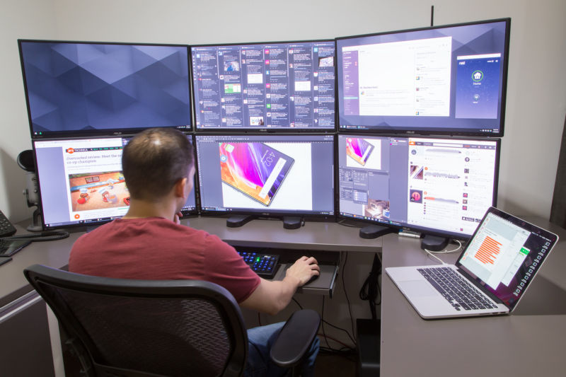 From sprinklers to battlestations: Ars staffers’ crazy home lab