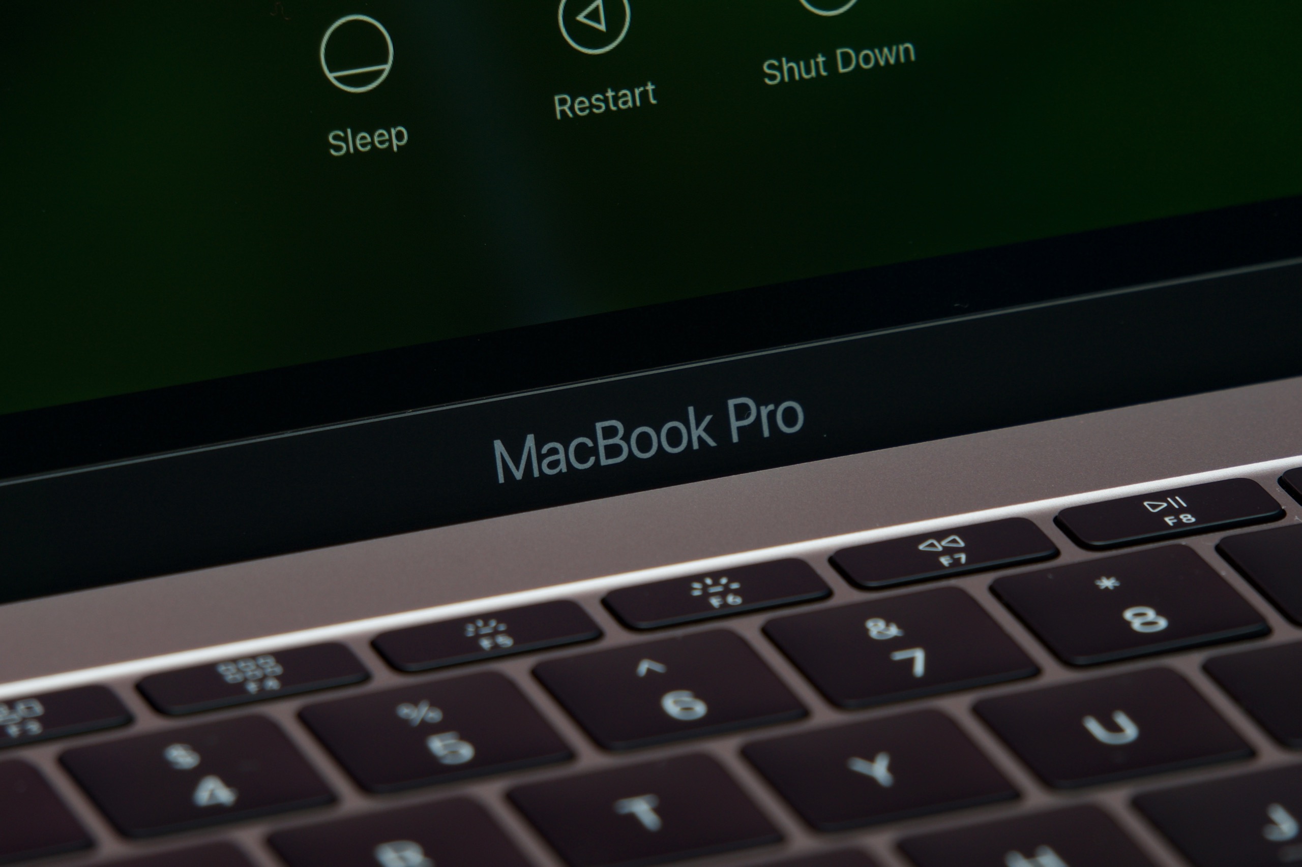 MacBook Pro 2016 美品 hqdefault.jpg