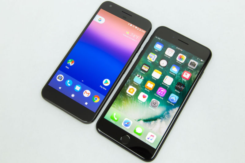 The OLED-toting Google Pixel (left) next to the iPhone 7 Plus' LCD panel.