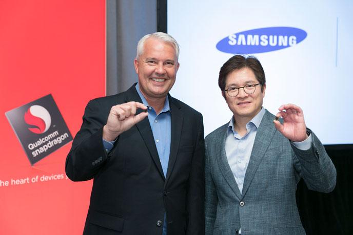 On the left, Qualcomm Vice President for Product Management Keith Kressin. On the right, Samsung Senior Vice President for Foundry Marketing Ben Suh. In their hands, the ever-so-tiny Snapdragon 835 processors.