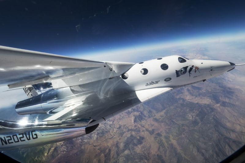 VMS <em>Eve</em> carries VSS <em>Unity</em> for its first captive-carry flight over Mojave.