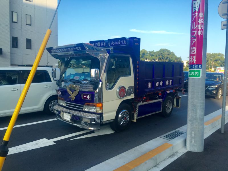 A dekotora dump truck in action in Sendai.
