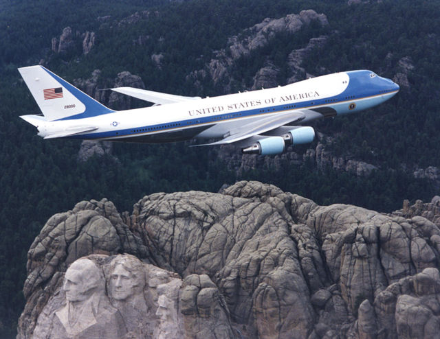 photo of Trump tweets rage at cost of new Air Force One: “Cancel order!” image