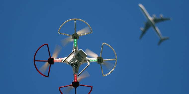 FAA finally sets rules for the management of small drones