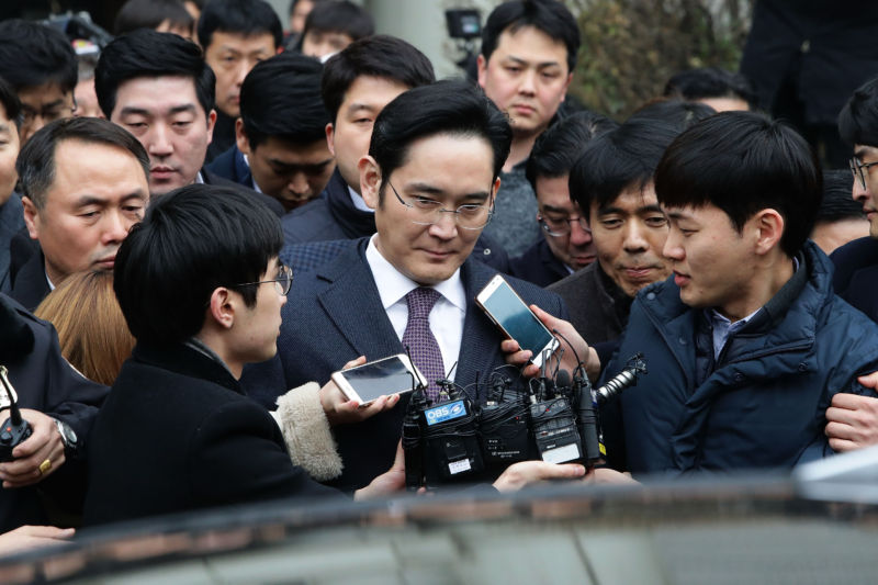 Lee Jae-Yong, vice chairman of Samsung, leaves after attending a court hearing at the Seoul Central District Court.