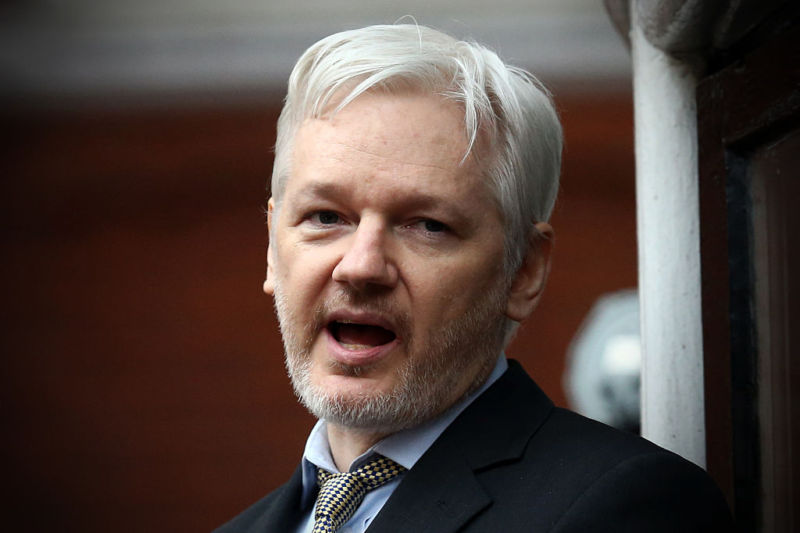 Assange weasels out of pledge to surrender if Manning received clemency