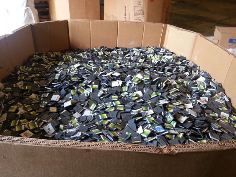 This box of 1,200lb leftover DS cartridges isn't literally what GameStop sells, but it gives you a general idea of ​​what's available in this sale.