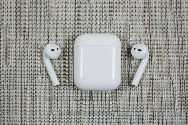 Apple AirPods.