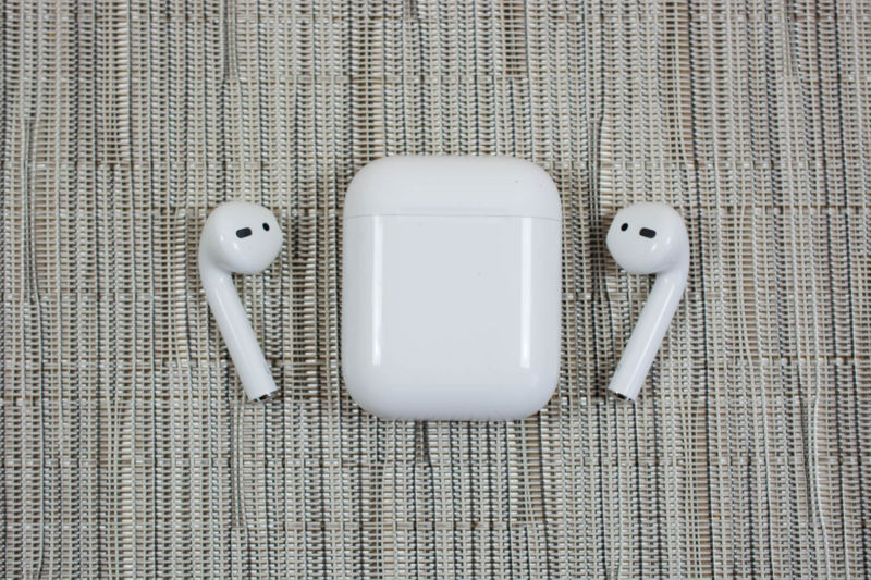 One apple online earbud