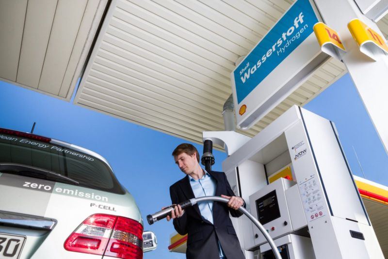Toyota and Shell could build 7 hydrogen filling stations in California