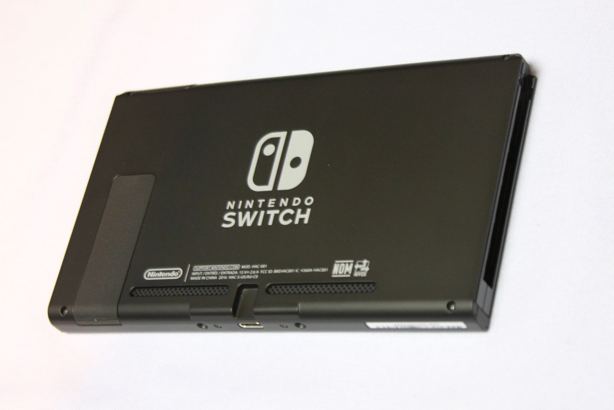 Nintendo Switch impressions: Out of the box and into our hands